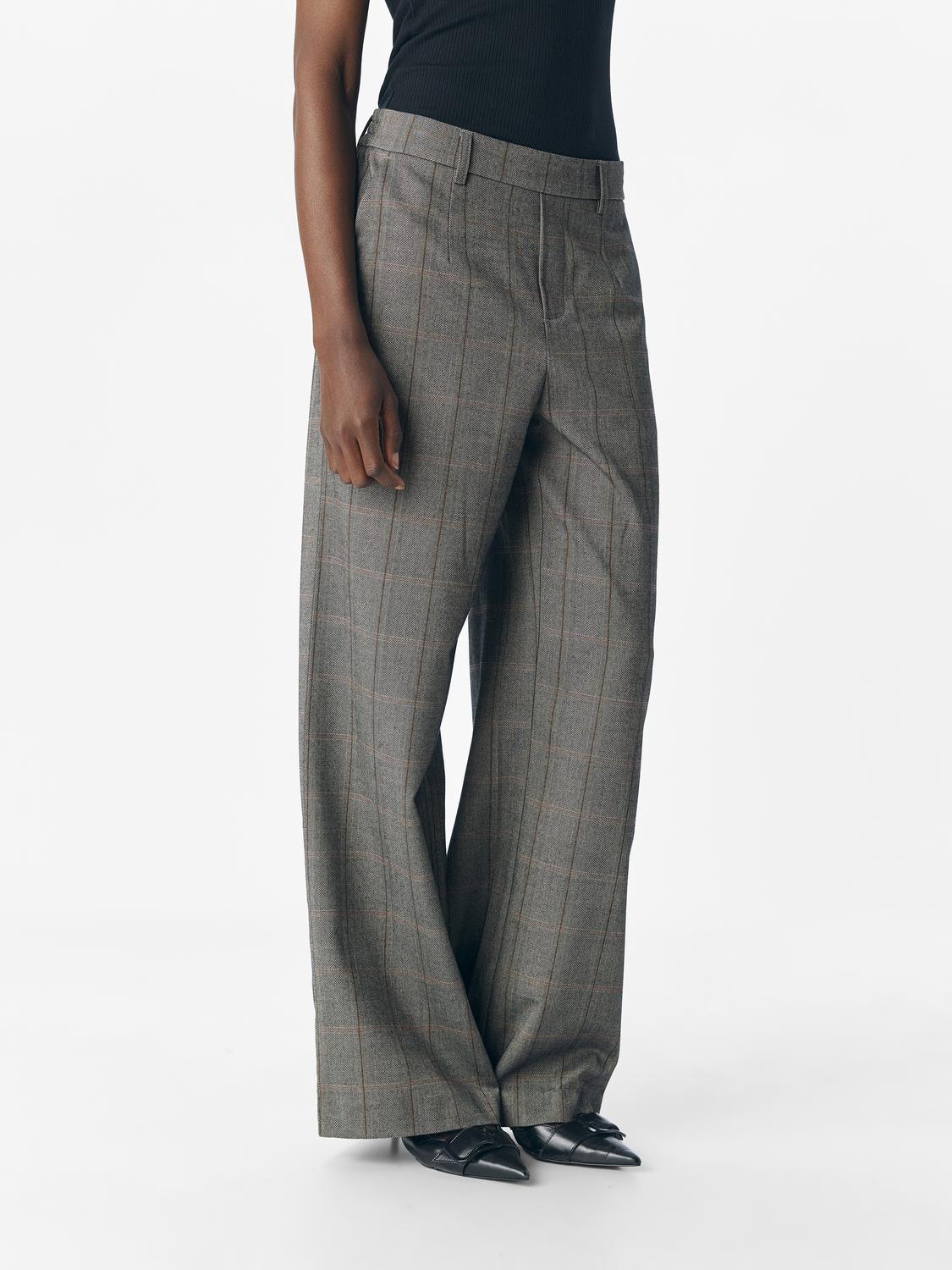 model_shot-front